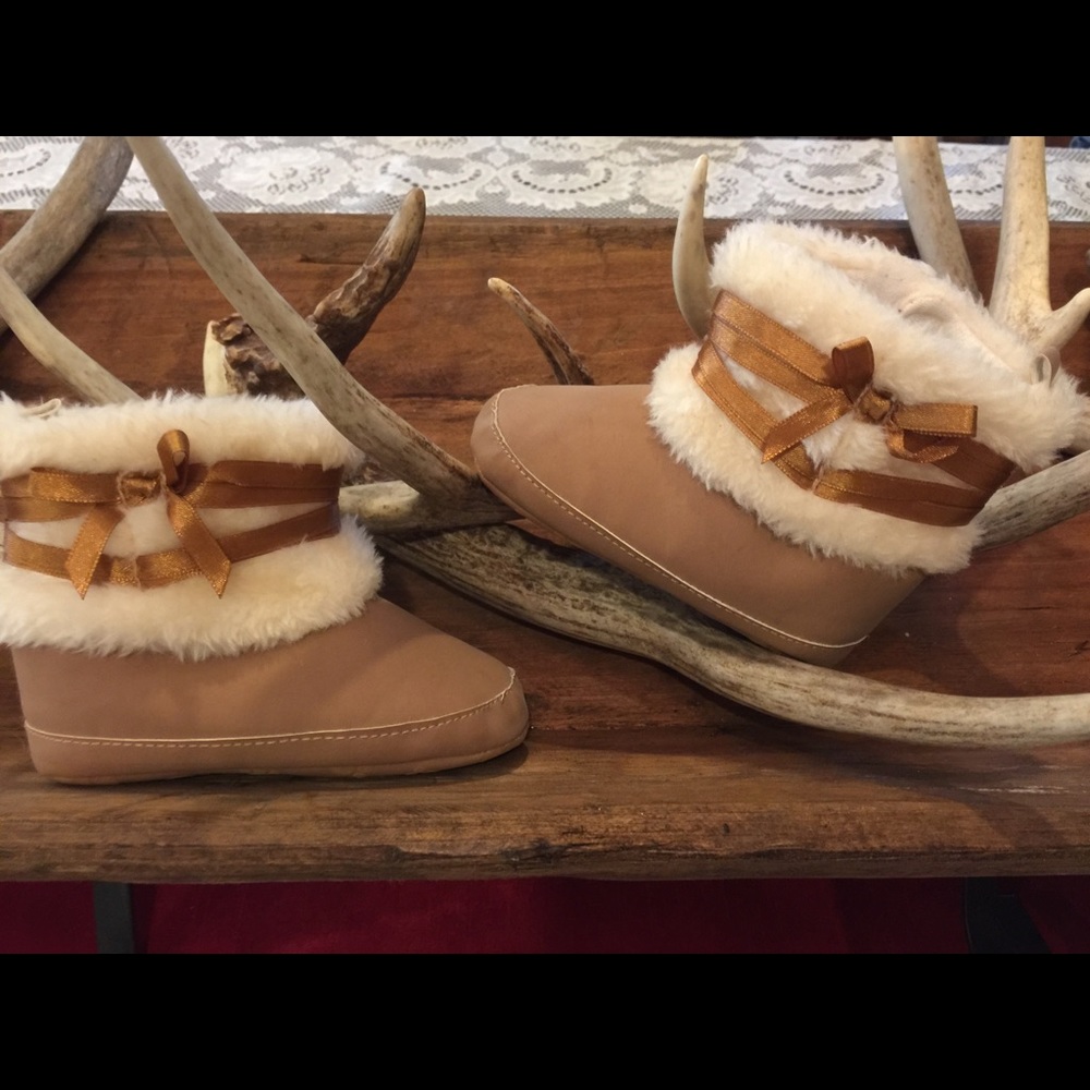Baby girl fur boots